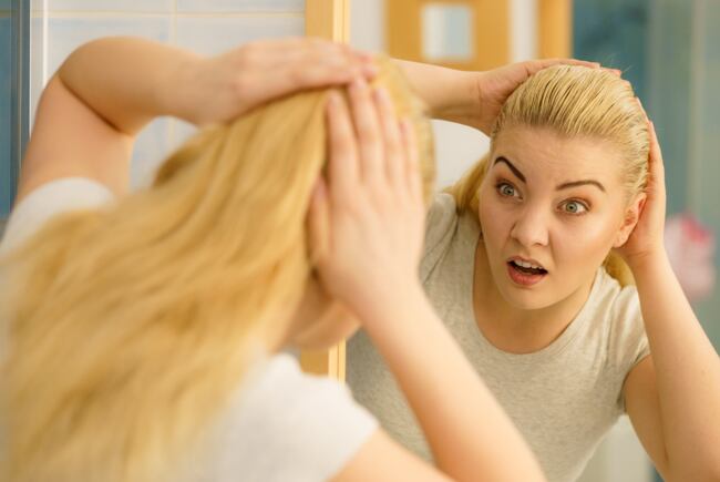 Co na mastné vlasy? Kvalitní a pravidelnou péči